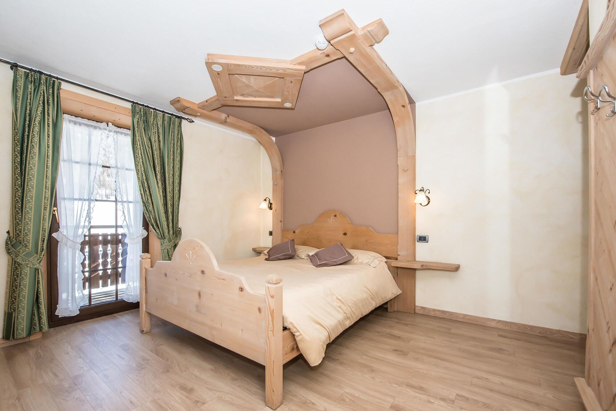Hotel Capriolo リヴィーニョ エクステリア 写真