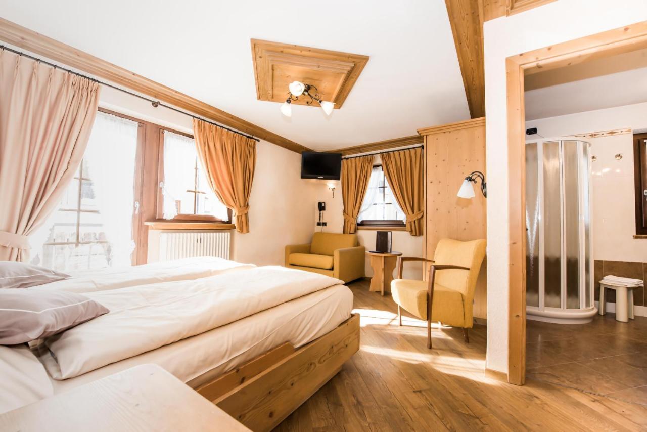 Hotel Capriolo リヴィーニョ エクステリア 写真