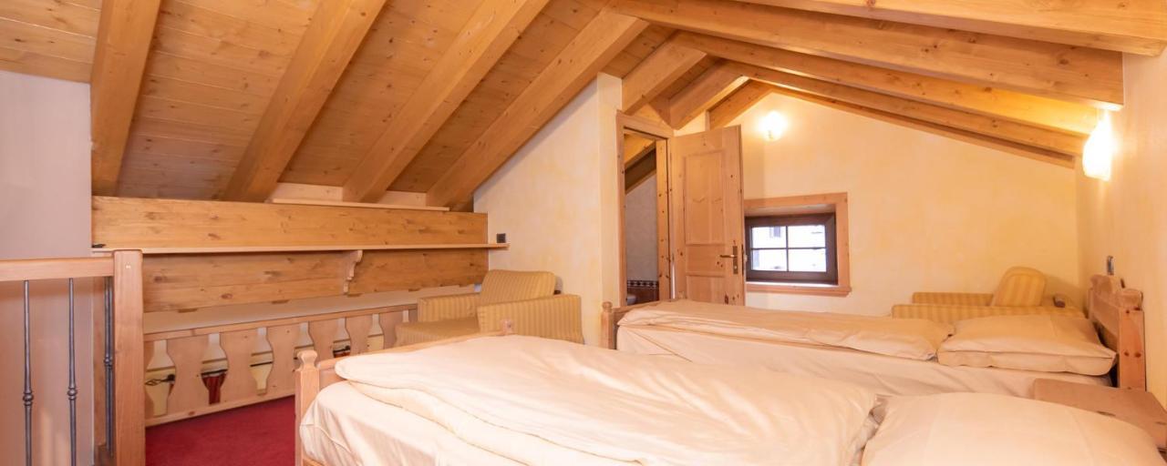 Hotel Capriolo リヴィーニョ エクステリア 写真
