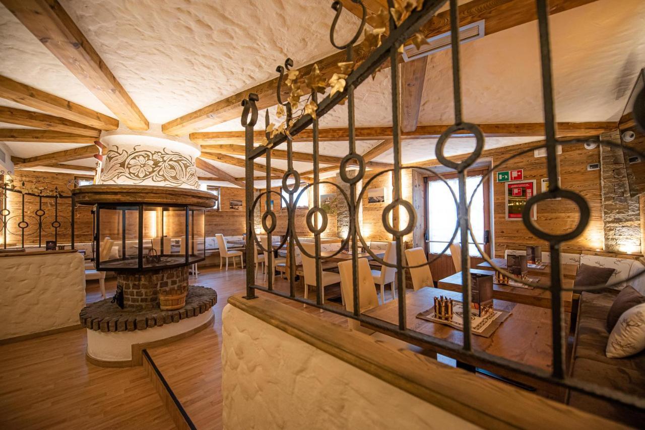 Hotel Capriolo リヴィーニョ エクステリア 写真
