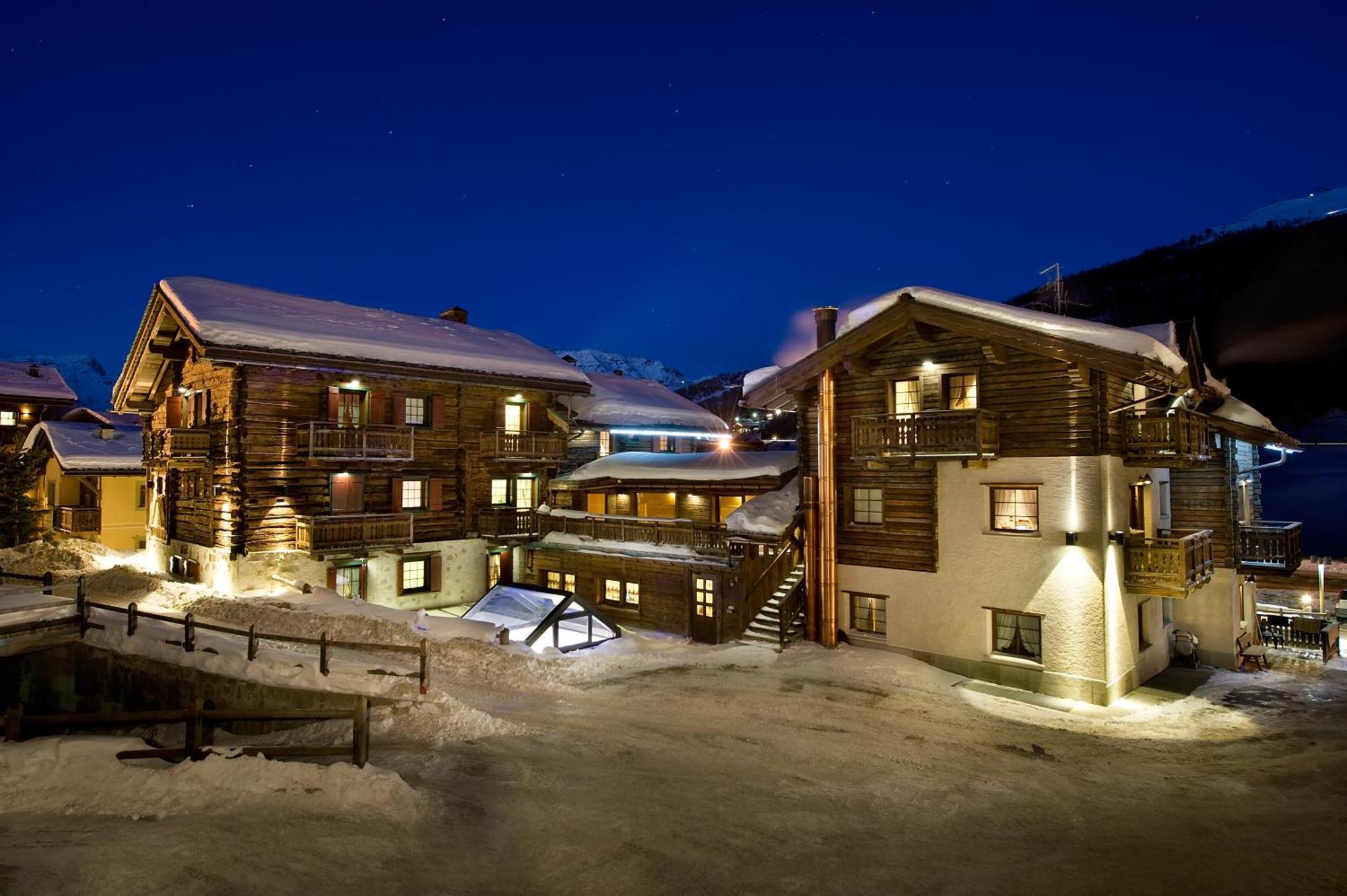 Hotel Capriolo リヴィーニョ エクステリア 写真