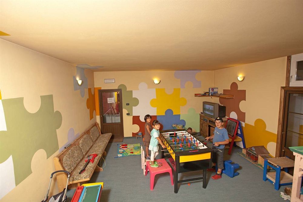Hotel Capriolo リヴィーニョ エクステリア 写真