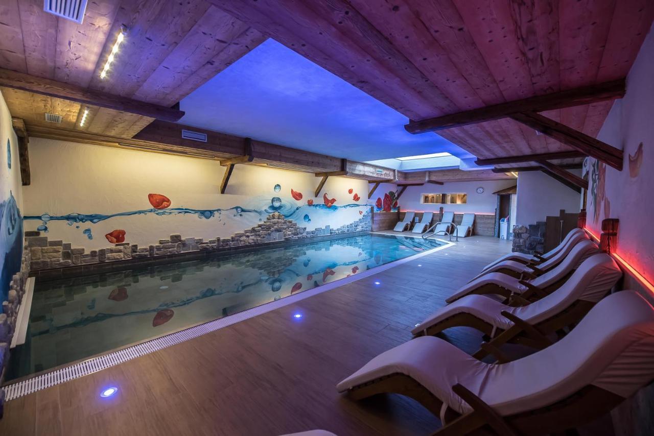Hotel Capriolo リヴィーニョ エクステリア 写真