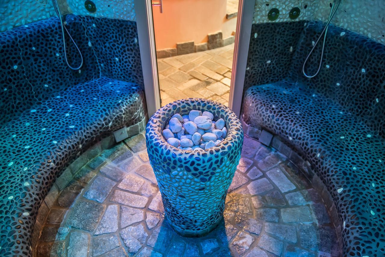 Hotel Capriolo リヴィーニョ エクステリア 写真