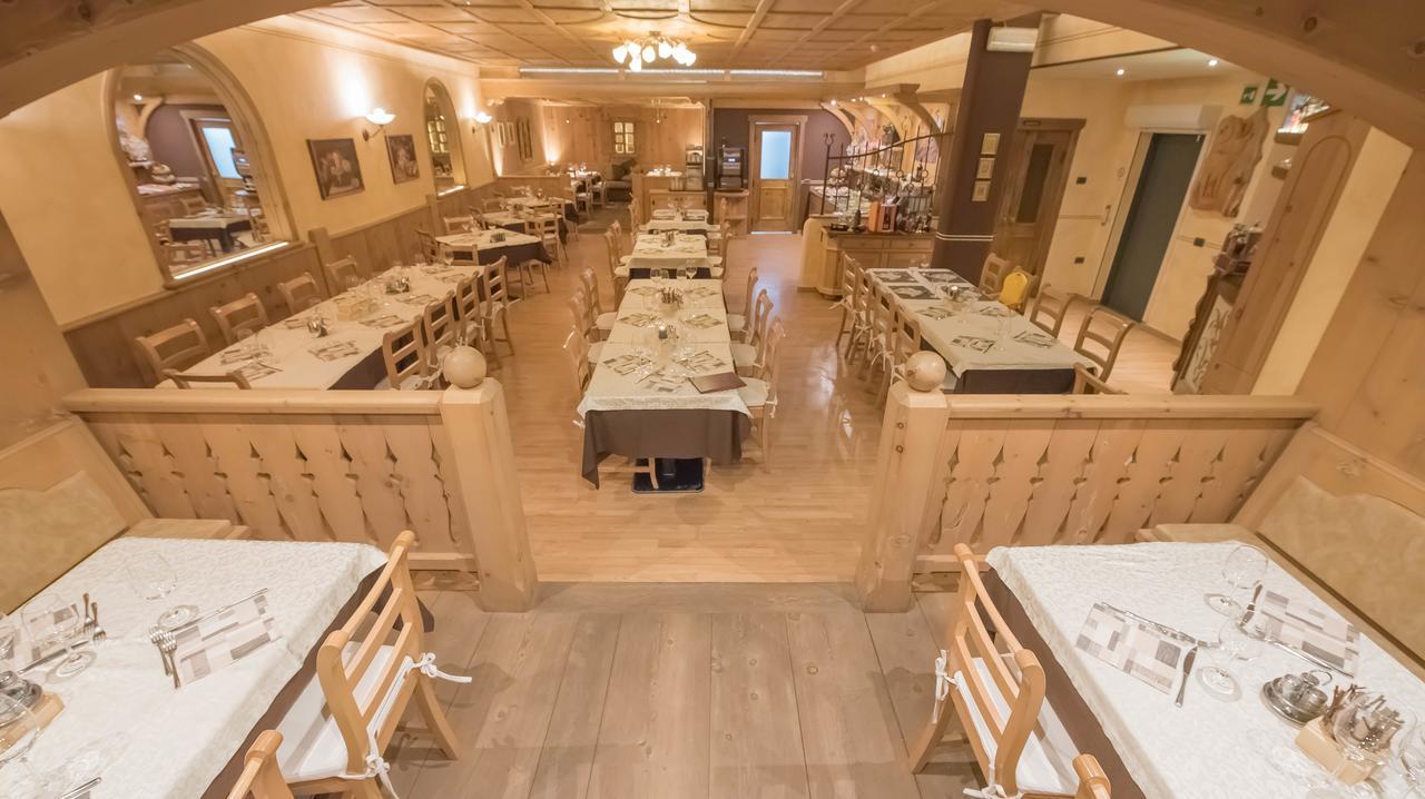 Hotel Capriolo リヴィーニョ エクステリア 写真
