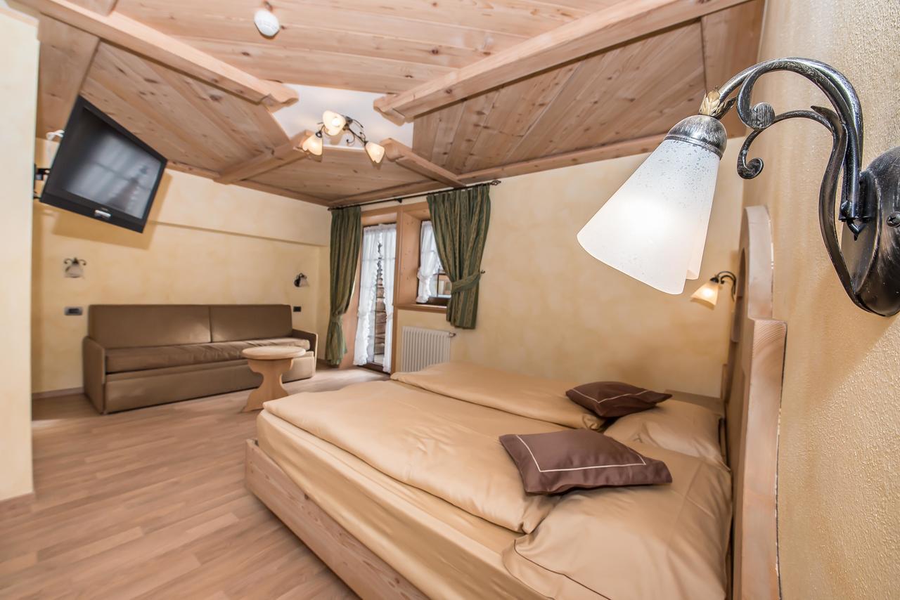 Hotel Capriolo リヴィーニョ エクステリア 写真