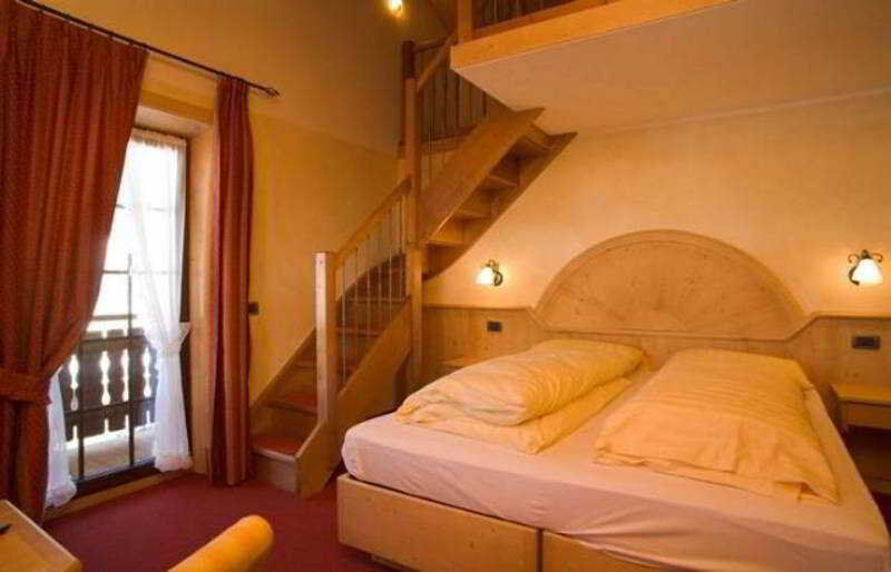 Hotel Capriolo リヴィーニョ エクステリア 写真